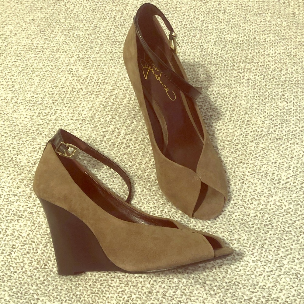 Report Signature Wedge Sandals